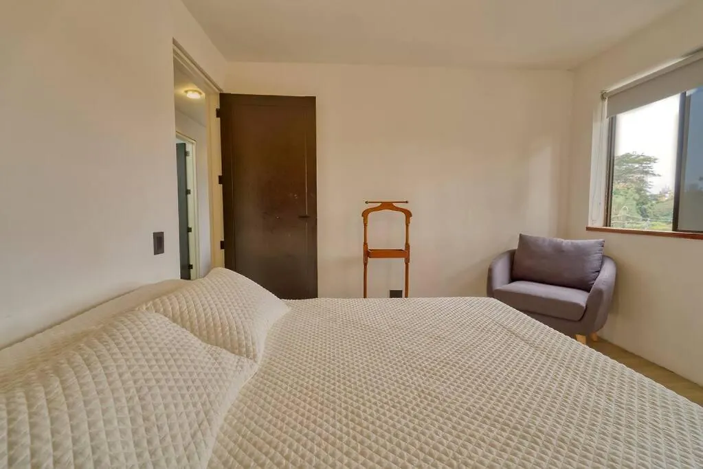 Hidden Gem Of Poblado! Location & Tranquillity Top Medellín Apartmán